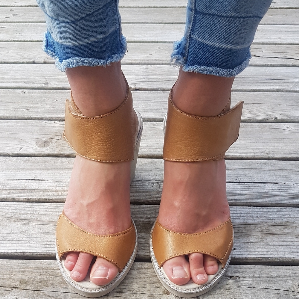 Aldo tan leather sandals chunky heel